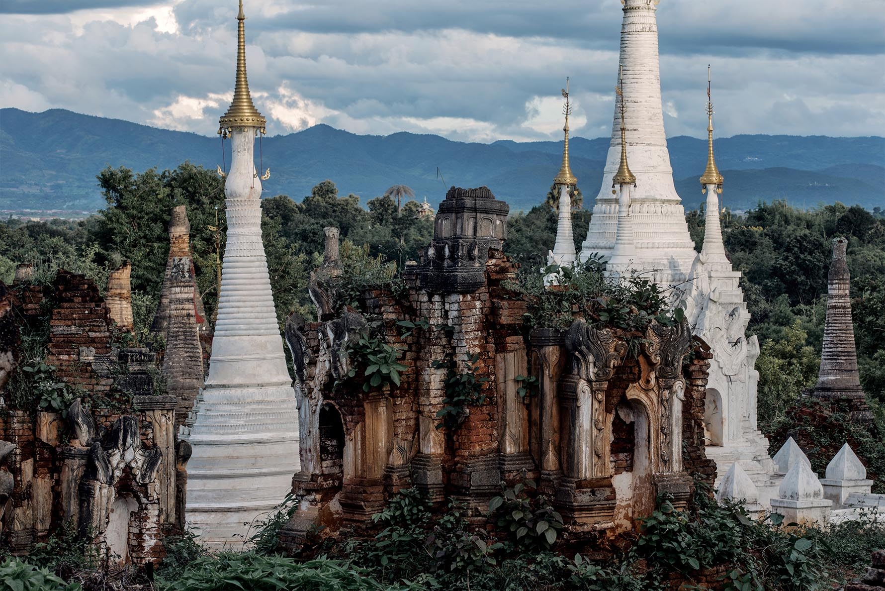 Inle Lake, Inthein or Indein, Paya Shwe Inn Thein stupas