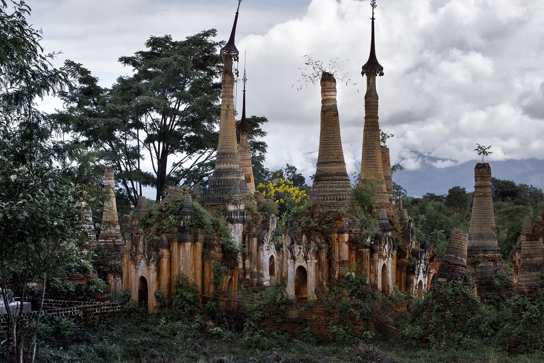 Inle Lake, Inthein or Indein, Paya Shwe Inn Thein stupas